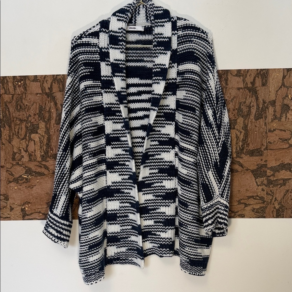 Alia Mixed Block Pattern Navy & White Knit Cardigan Soft Comfortable 💫